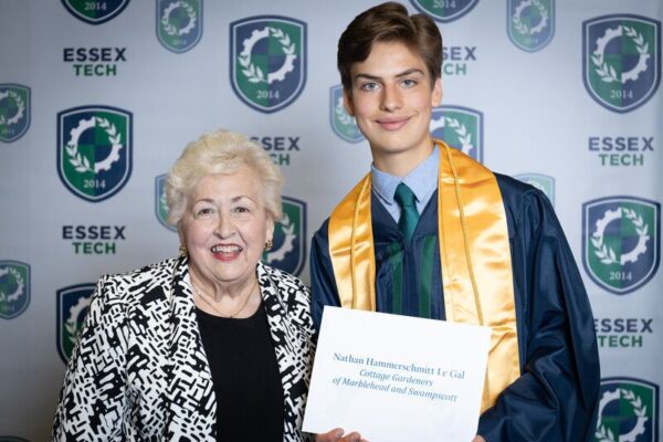 Cottage Gardeners award scholarship to Lynn student