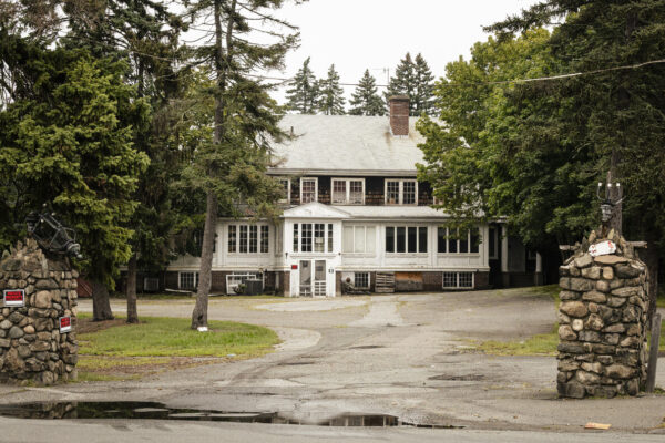 Towns unite in attempt to preserve Glover Farmhouse