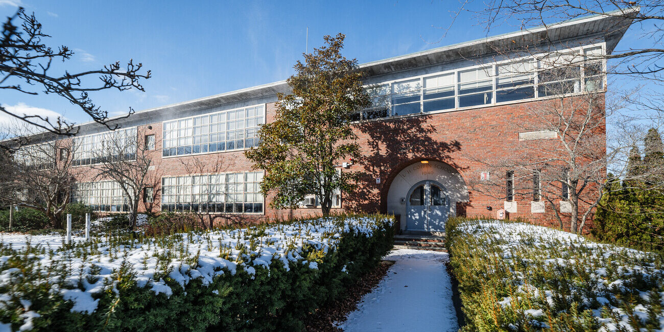 Housing Committee urges housing priority for Coffin School site